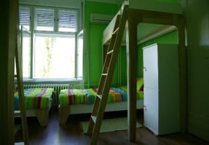 Niños en albergue principal WP