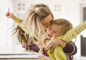 bbmundo: Contén a tu hijo en un momento difícil