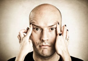 Delineación facial en hombre 