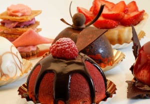 designer cakes on a pie plate