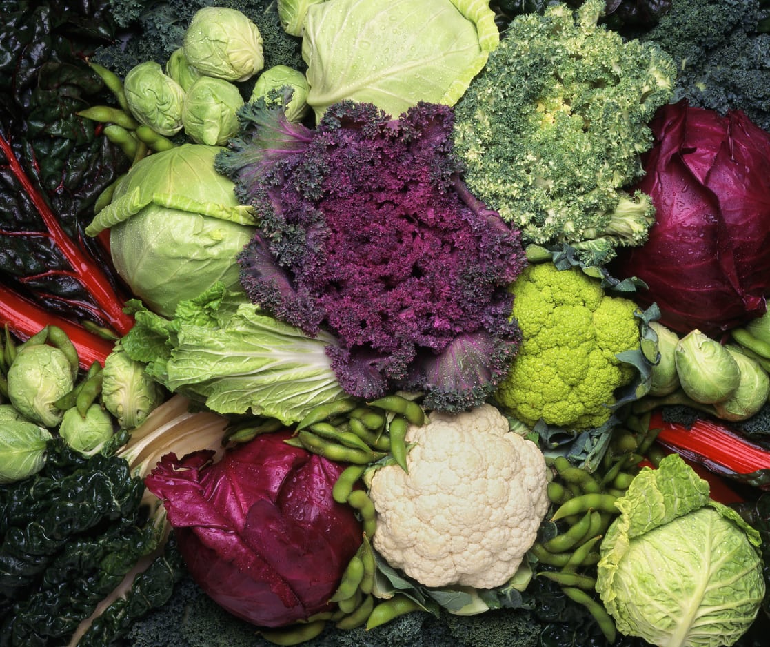  Verduras como la coliflor, brócoli y coles de Bruselas contienen un tipo de azúcar que se metaboliza en el cuerpo a través de una sustancia conocida como “methane” la cual produce bacteria generando gases.