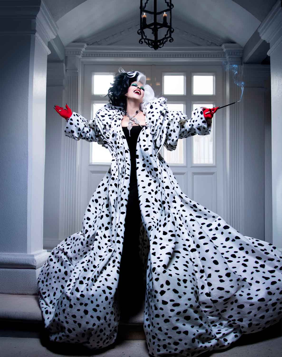 martha-debayle-halloween-2024-cruella-devile-5